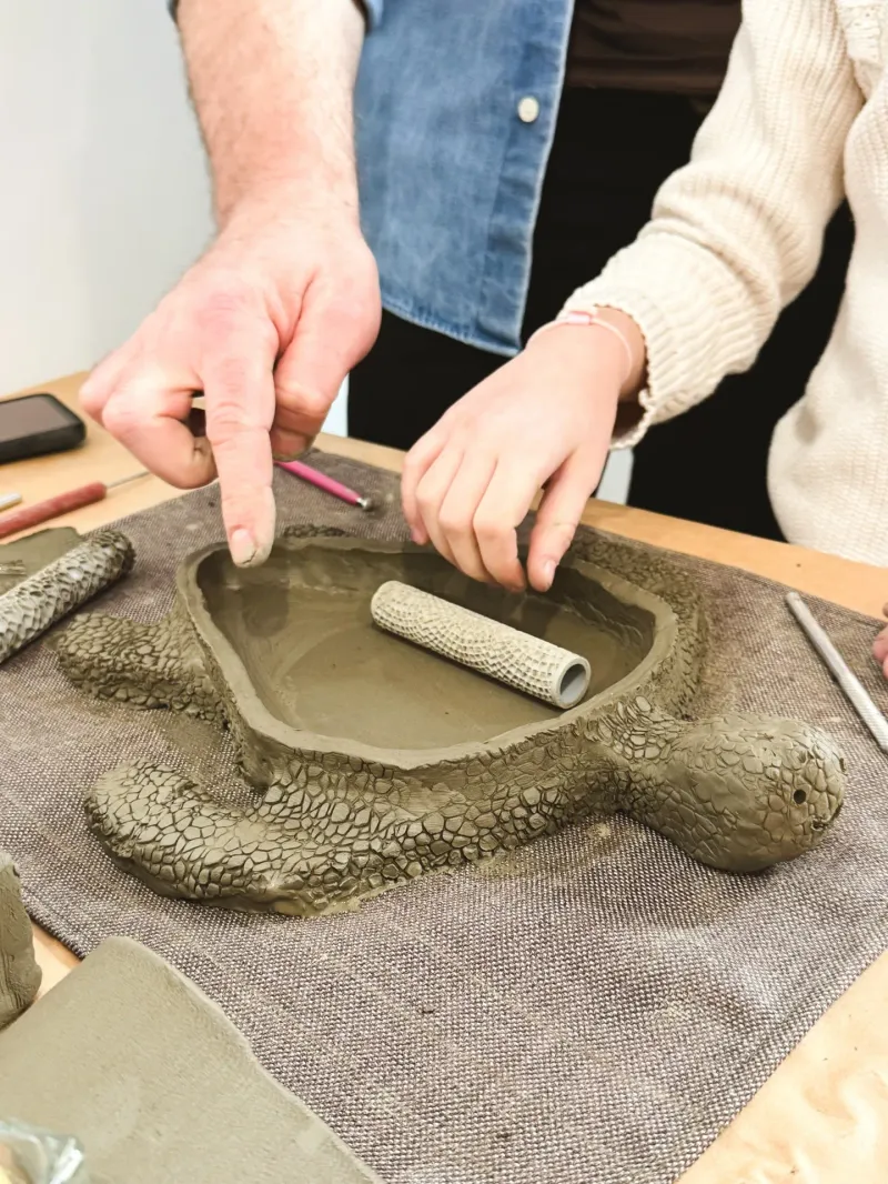 Sculptură broască țestoasă din lut